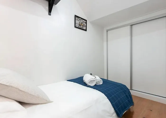 Апартаменти Whome Alfama Spacious 2-bed Near Feira Da Ladra